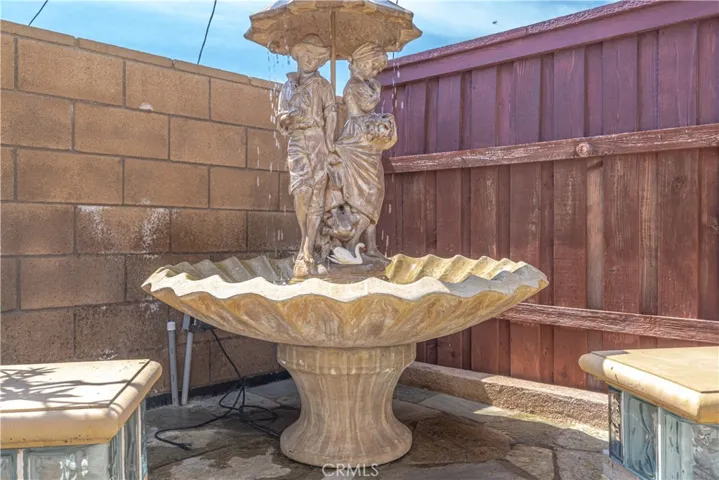 2238 N Lyon Street, Santa Ana, California 92705