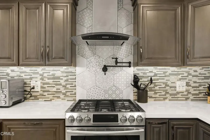 14-web-or-mls-Upmarketmedia_1536Ear-42
