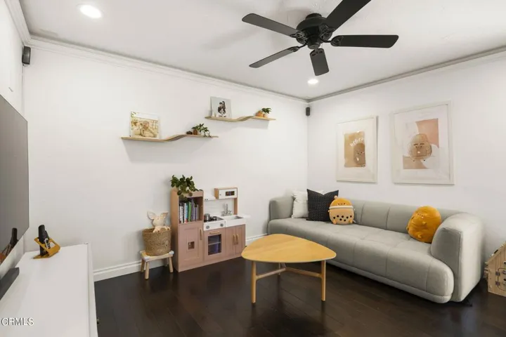 7-web-or-mls-Upmarketmedia_1536Ear-21