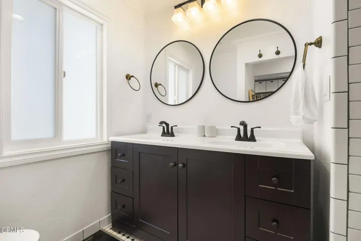 18-web-or-mls-Upmarketmedia_1536Ear-54