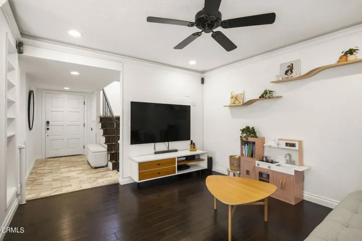 6-web-or-mls-Upmarketmedia_1536Ear-18