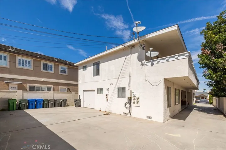 Back of building. One attached garage leads into unit 'D