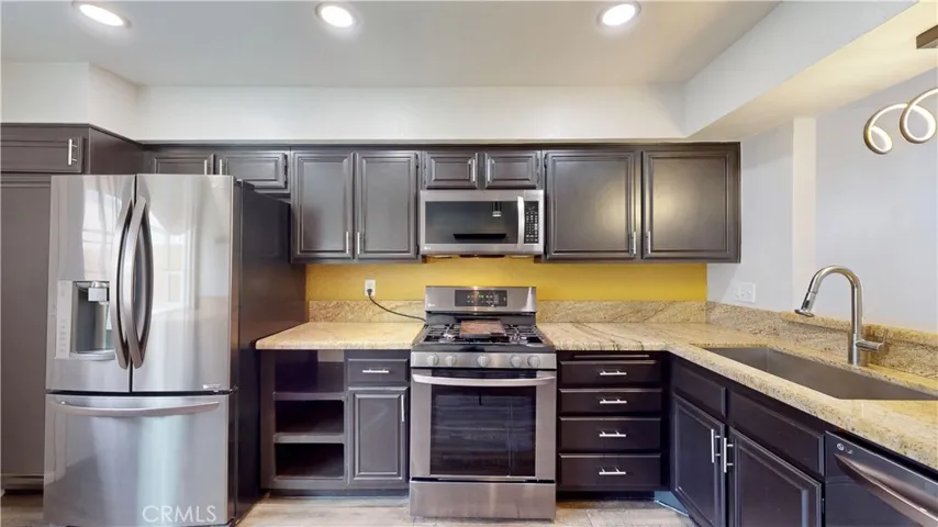 13313 Makai Ct B 2, Victorville, California 92395