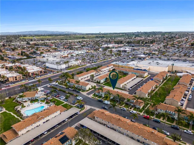 Ideal location near schools, world-class beaches, and the lively Main St and Pacific City scene.
