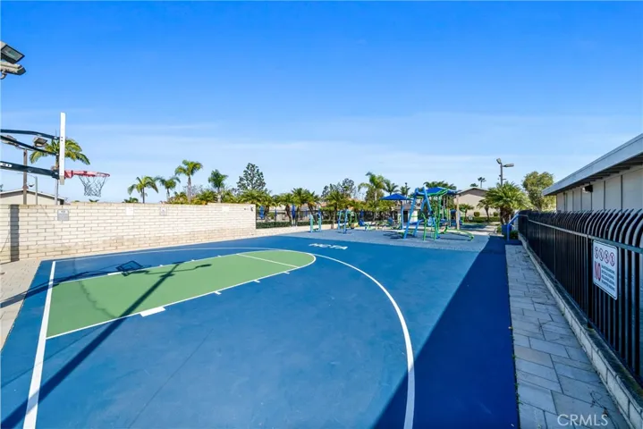 Basketball court, playground and picnic tables!
