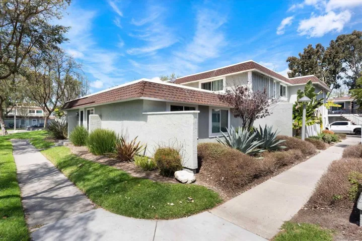 26215 Via Roble, Mission Viejo, California 92691