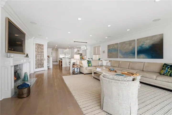 337 Via Lido Soud, Newport Beach, California 92663
