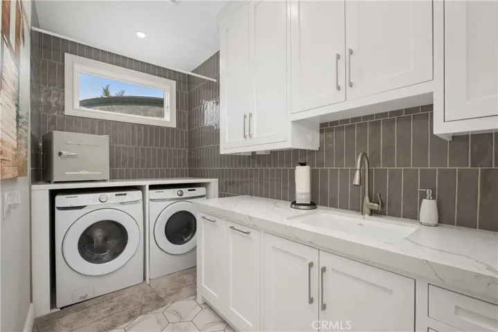 Upper level laundry room