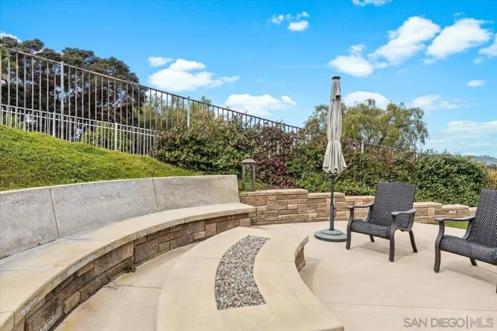 Gas firepit with plenty of seating and views, views views