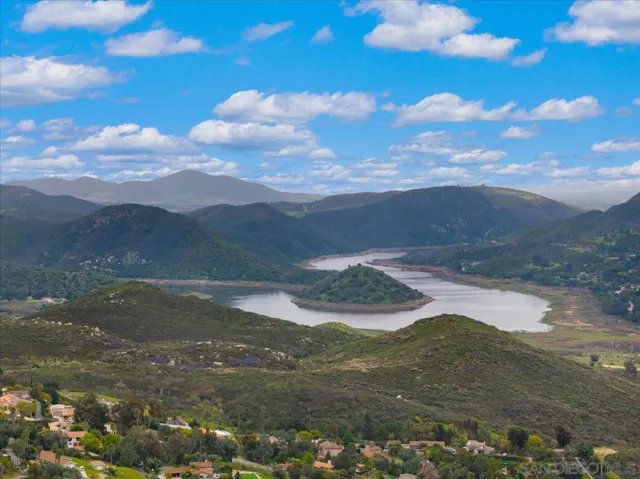 Beautiful Lake Hodges nearby