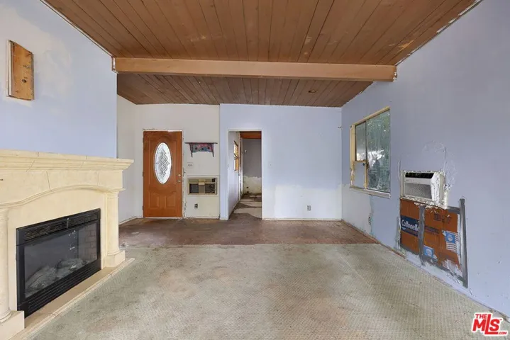 7841 Wentworth Street, Sunland, California 91040