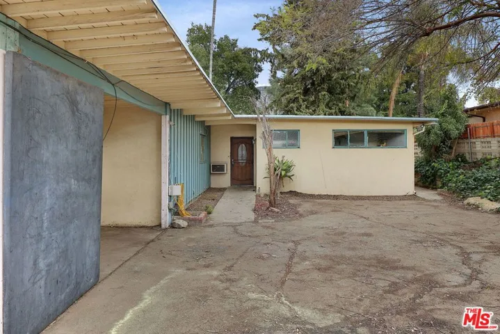 7841 Wentworth Street, Sunland, California 91040