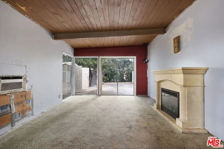 7841 Wentworth Street, Sunland, California 91040