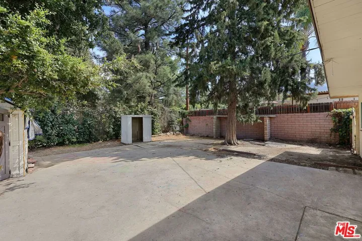 7841 Wentworth Street, Sunland, California 91040