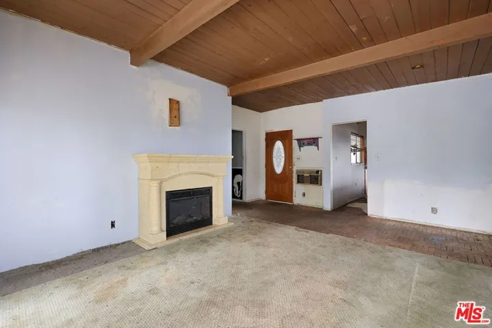 7841 Wentworth Street, Sunland, California 91040