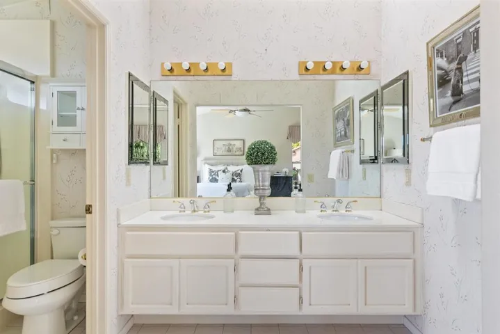 1736 El Rosal Place, Escondido, California 92026