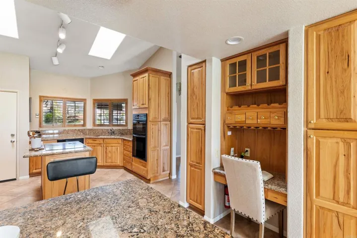 1736 El Rosal Place, Escondido, California 92026