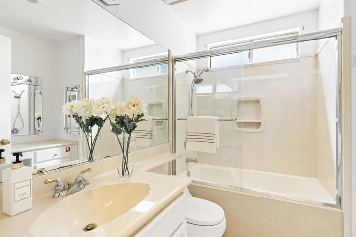 1736 El Rosal Place, Escondido, California 92026
