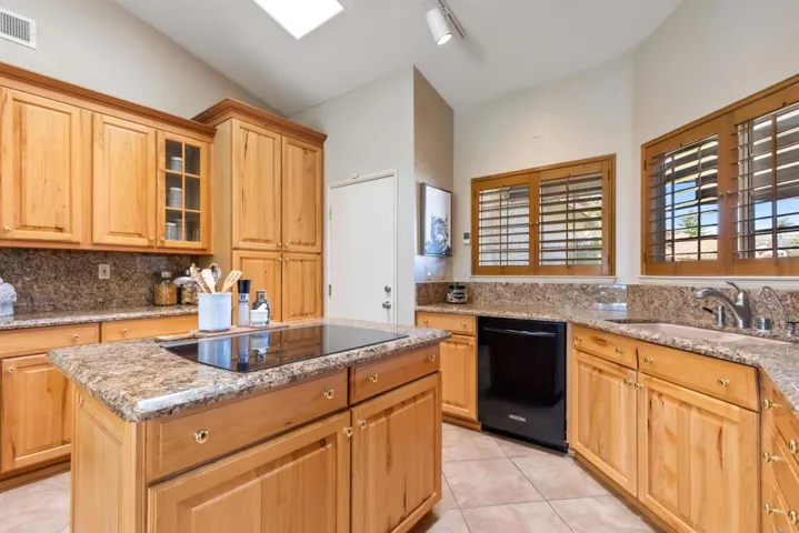 1736 El Rosal Place, Escondido, California 92026