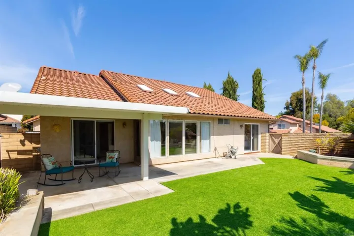 1736 El Rosal Place, Escondido, California 92026