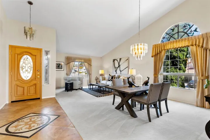 1736 El Rosal Place, Escondido, California 92026