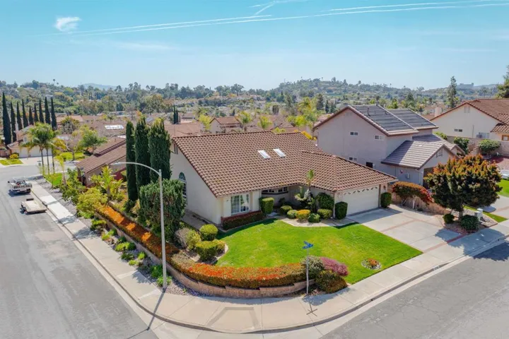 1736 El Rosal Place, Escondido, California 92026