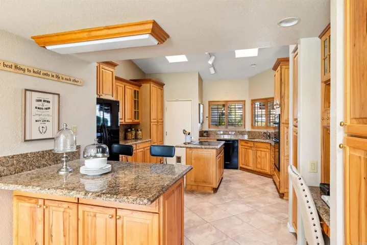 1736 El Rosal Place, Escondido, California 92026