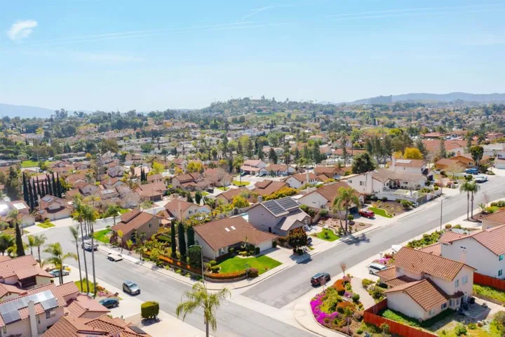 1736 El Rosal Place, Escondido, California 92026
