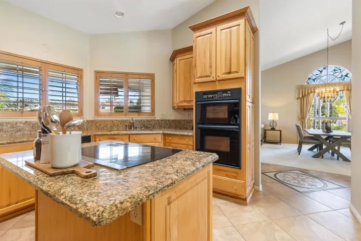 1736 El Rosal Place, Escondido, California 92026