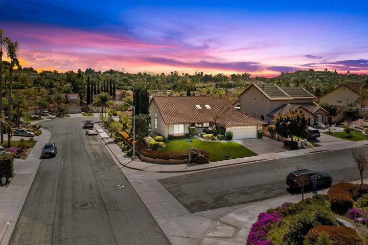 1736 El Rosal Place, Escondido, California 92026
