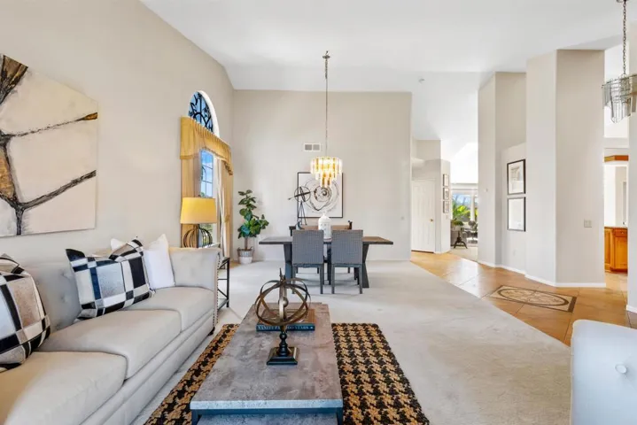 1736 El Rosal Place, Escondido, California 92026