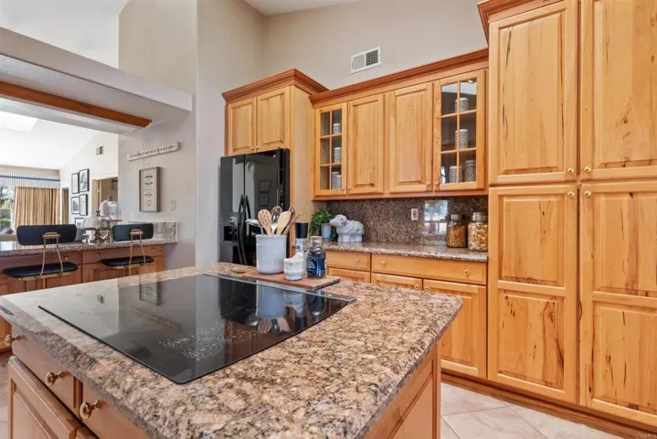 1736 El Rosal Place, Escondido, California 92026