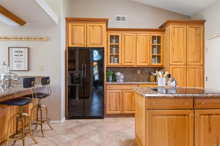 1736 El Rosal Place, Escondido, California 92026