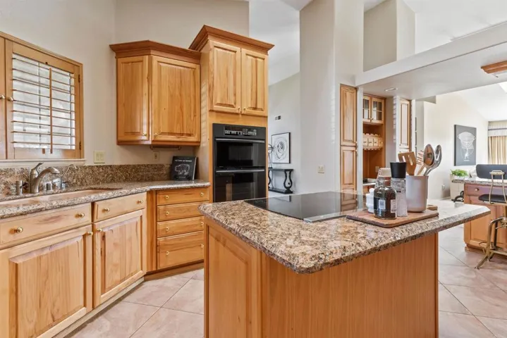 1736 El Rosal Place, Escondido, California 92026