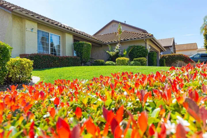 1736 El Rosal Place, Escondido, California 92026