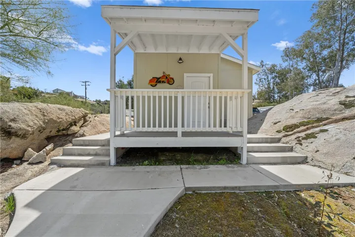 27633 Hemet Street, Hemet, California 92544