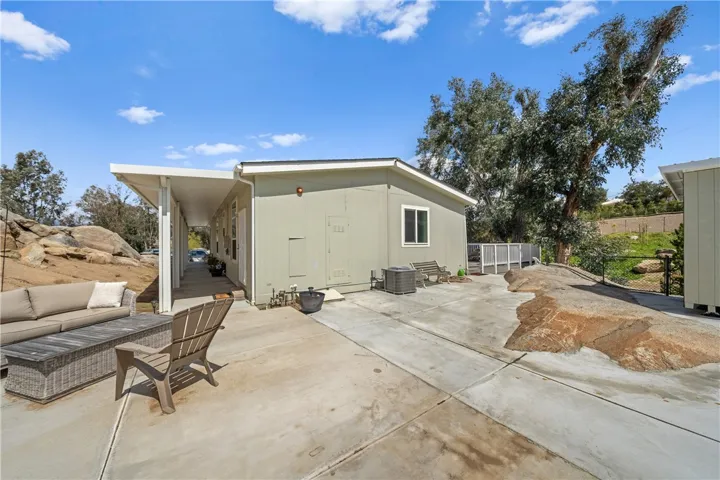 27633 Hemet Street, Hemet, California 92544