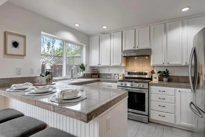 537 Devonshire Court, Mountain View, California 94043