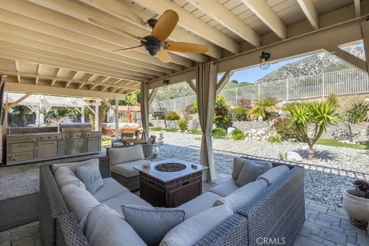 12111 Via Santa Barbara, Sylmar, California 91342