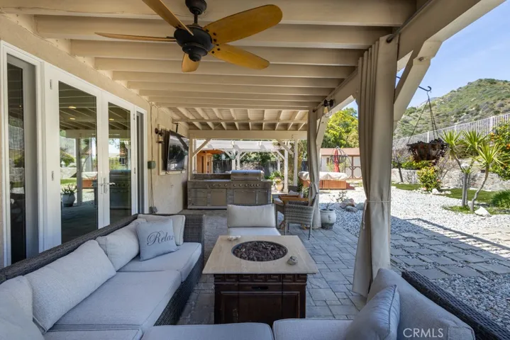 12111 Via Santa Barbara, Sylmar, California 91342