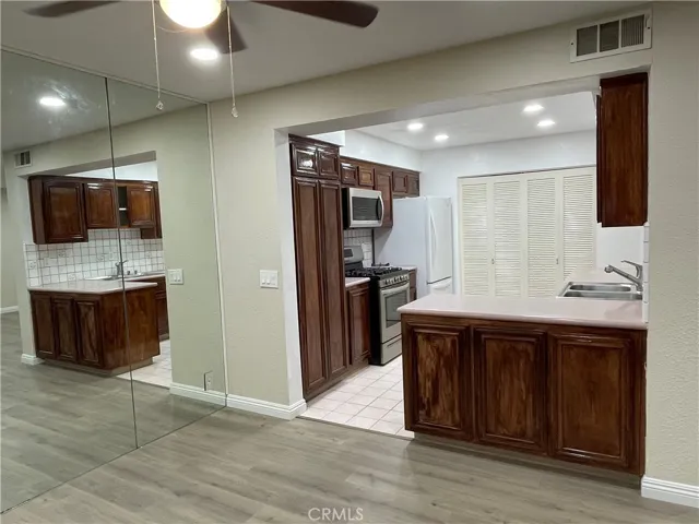 23 Vista Encanta 23, San Clemente, California 92672