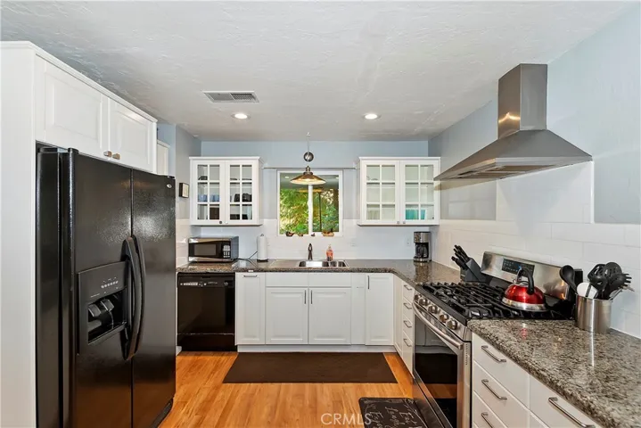 Gourmet kitchen