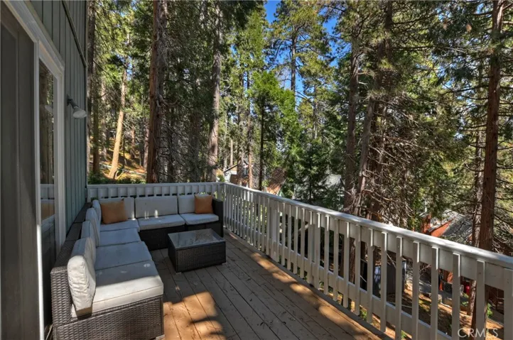 681 W Victoria Court, Lake Arrowhead, California 92352