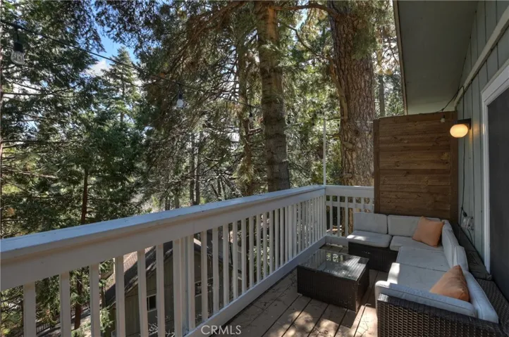 681 W Victoria Court, Lake Arrowhead, California 92352