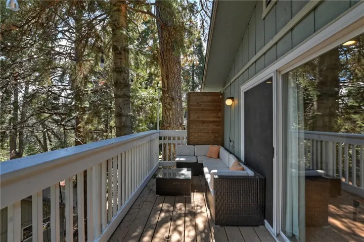 681 W Victoria Court, Lake Arrowhead, California 92352