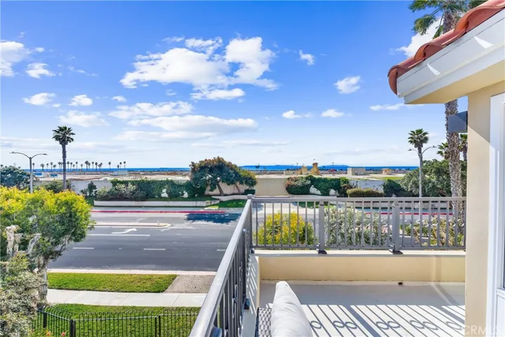 19441 Macgregor Circle, Huntington Beach, California 92648