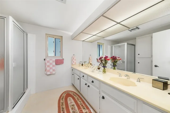 En suite to primary bedroom