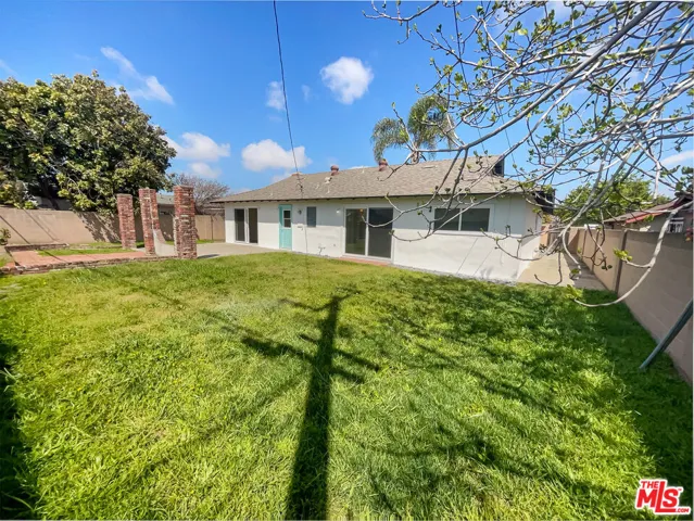 6562 Alexandria Drive, Huntington Beach, California 92647