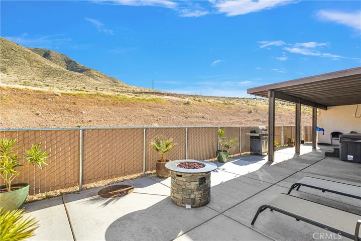 21945 Mountain View Road, Apple Valley, California 92308