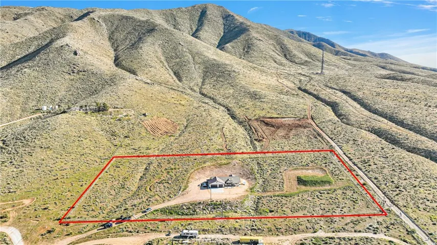 21945 Mountain View Road, Apple Valley, California 92308
